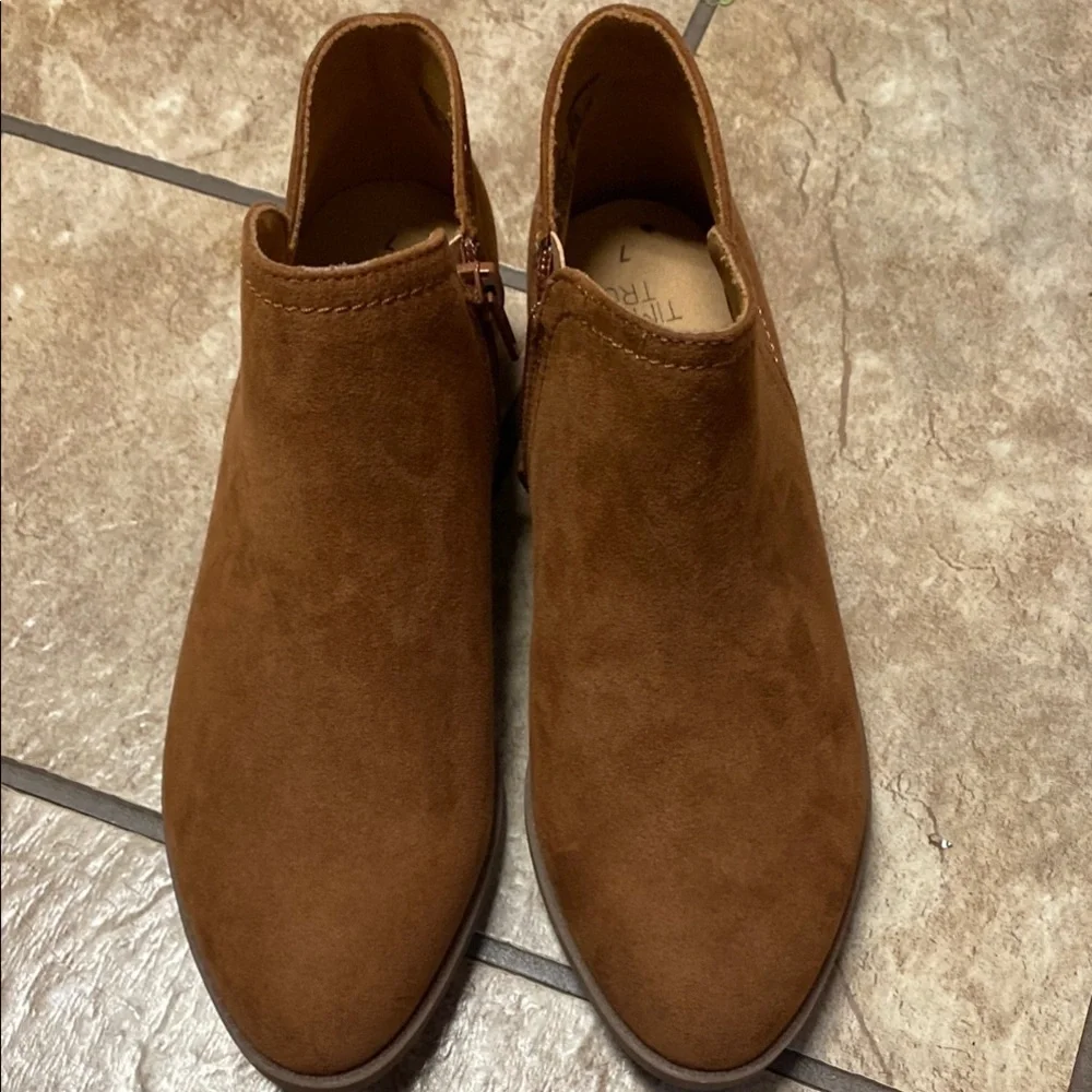 Women’s Size 7 Brown Suede Like Booties Minimalist Neutral Comfy Office Academia